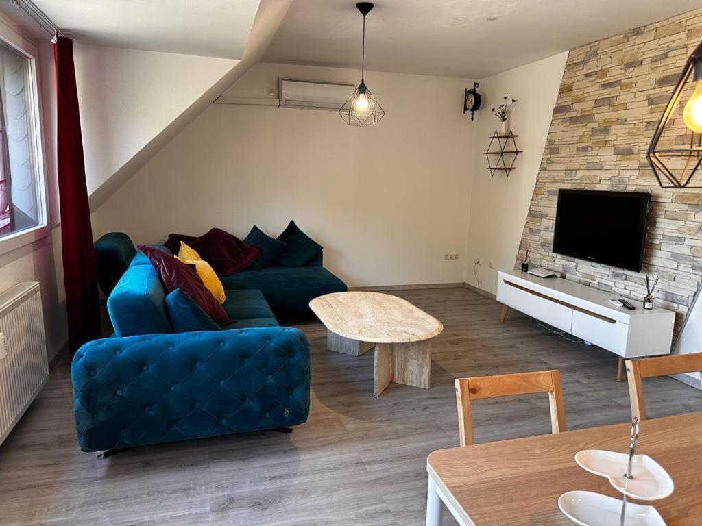 A&V Apartments Wunderschoene Rheinblick Wohnung Zum Entspannen Apt Ela ドゥイスブルグ エクステリア 写真