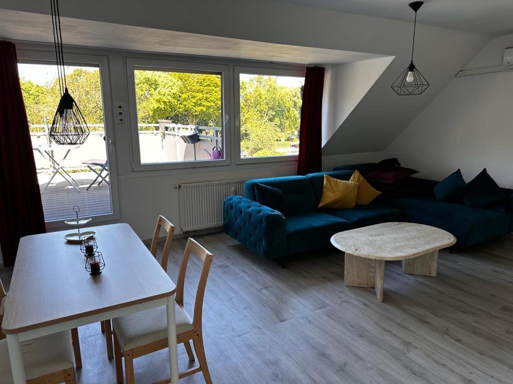 A&V Apartments Wunderschoene Rheinblick Wohnung Zum Entspannen Apt Ela ドゥイスブルグ エクステリア 写真